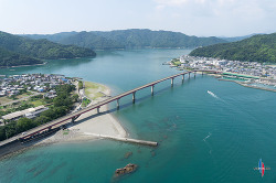 大橋より浦ノ内湾を望む